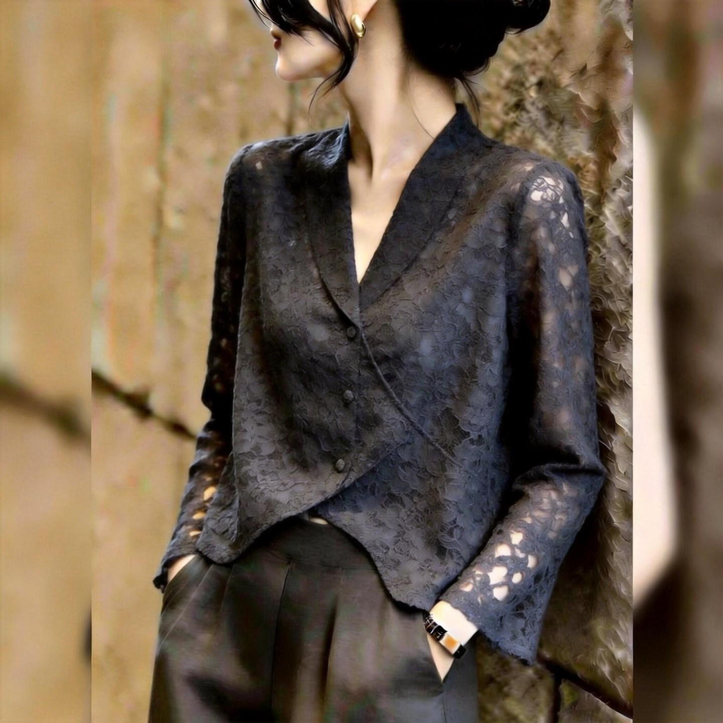 Retro lace black shirt for women, versatile, stylish, youthful, and flattering, a great new autumn 2026 design.