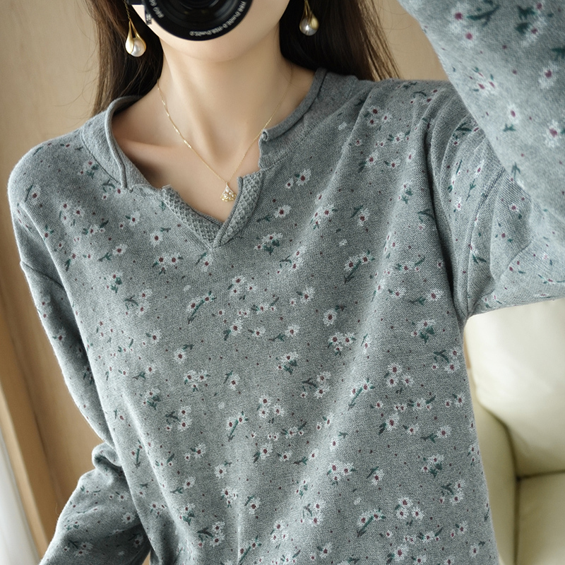 V-Neck Printed Cotton Base Shirt for Women 2021 Autumn and Winter New Style Inner Knit Long-Sleeve Loose Versatile Pullover Sweater