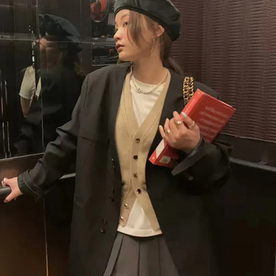 Women's Autumn and Winter V-Neck Vest with Shirt, Knitted Cardigan Layered with Short Sleeveless Sweater Vest and Outerwear