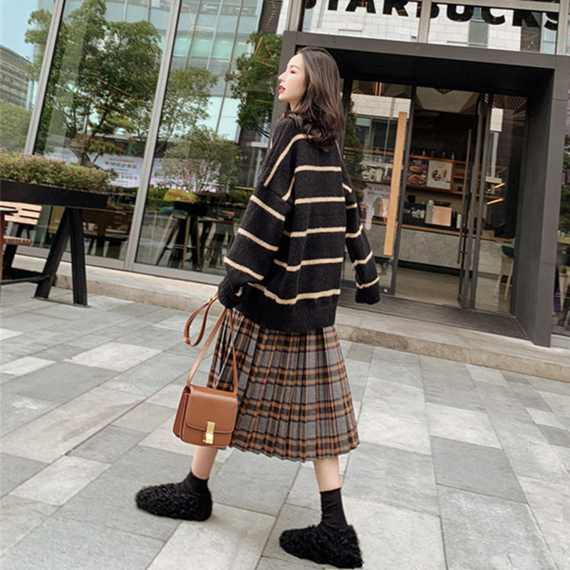 Large size women's autumn and winter new fat sister slimming striped sweater two-piece suit slimming and age-reducing dress