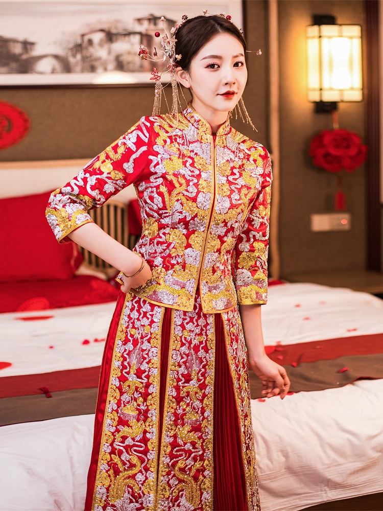 Red suhe traditional wedding dress for bride for pregnant, dragon and phoenix, fitted Red suhe traditional wedding dress for bride for pregnant, dragon and phoenix, fitted