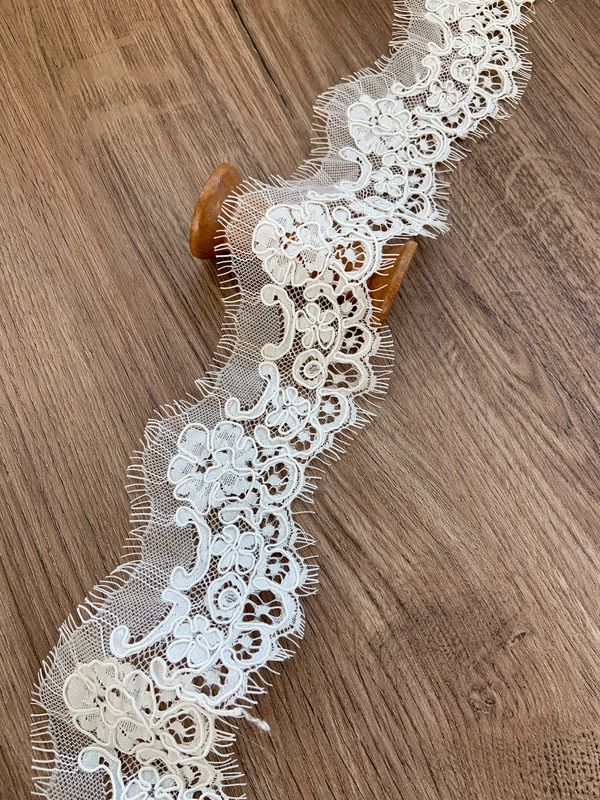 White Lace Trim for Wedding Dresses, Nightgowns, and Veils, Popular European and American Accessories