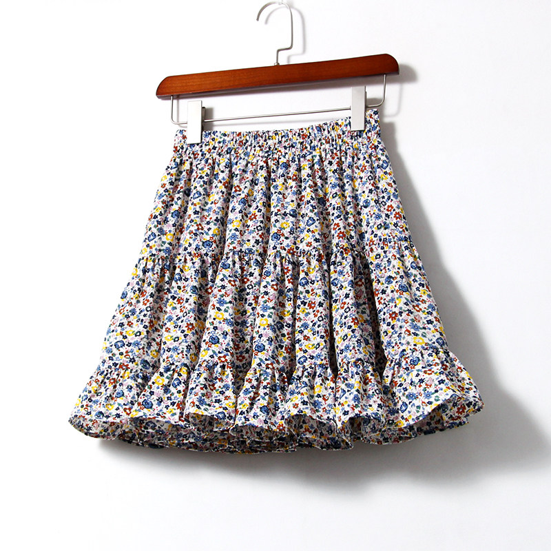 South Korean summer new small daisy snowspun cake short skirt woman anti-walking light half body dress with high waist and broken flowers fluffy
