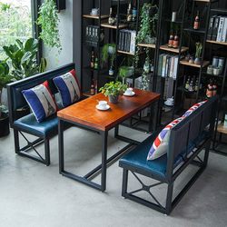 미국 복고풍 산업 스타일의 오래된 철제 카페 데크 소파 양식 레스토랑 바 레저 바 테이블과 의자 조합