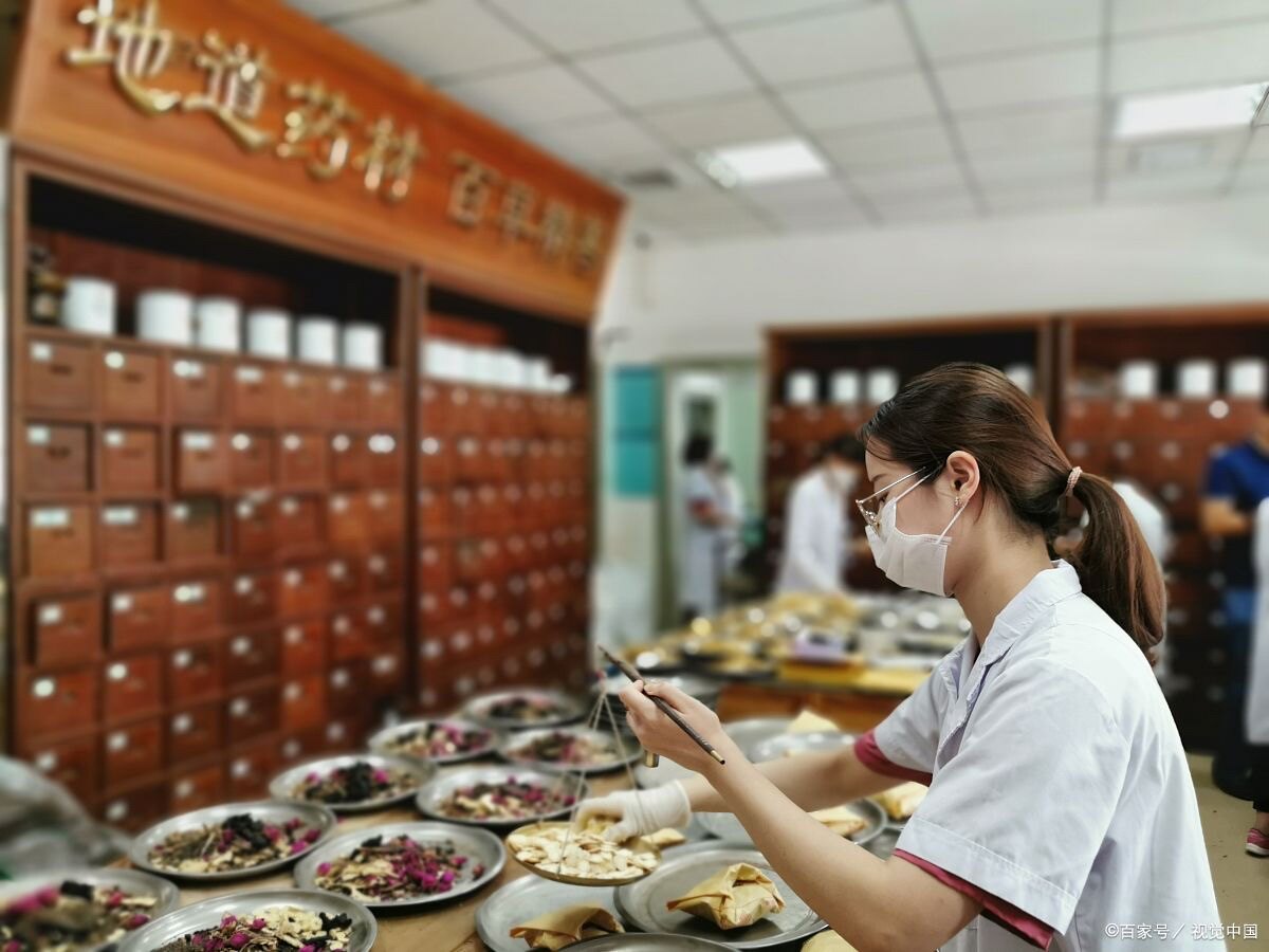 院线中医老铺便捷中心的LOGO
