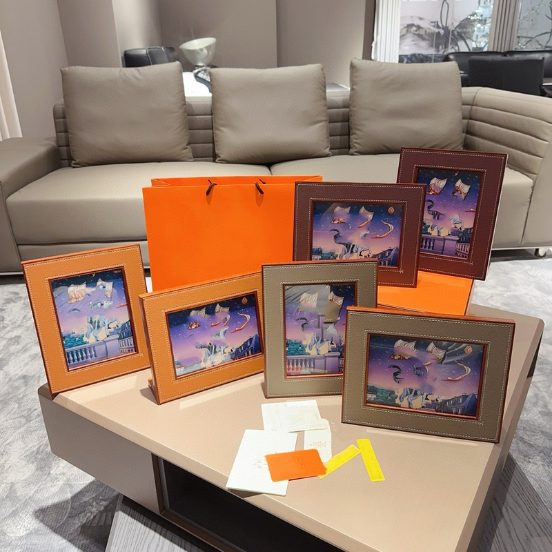 European-Style Simple Home Decoration Ornaments, Natural Peach Heart-Shaped Solid Wood Smooth Calfskin Photo Frame for 7inch Photos, Suitable for Gifting European-Style Simple Home Decoration Ornaments, Natural Peach Heart-Shaped Solid Wood Smooth Calfskin Photo Frame for 7inch Photos, Suitable for Gifting