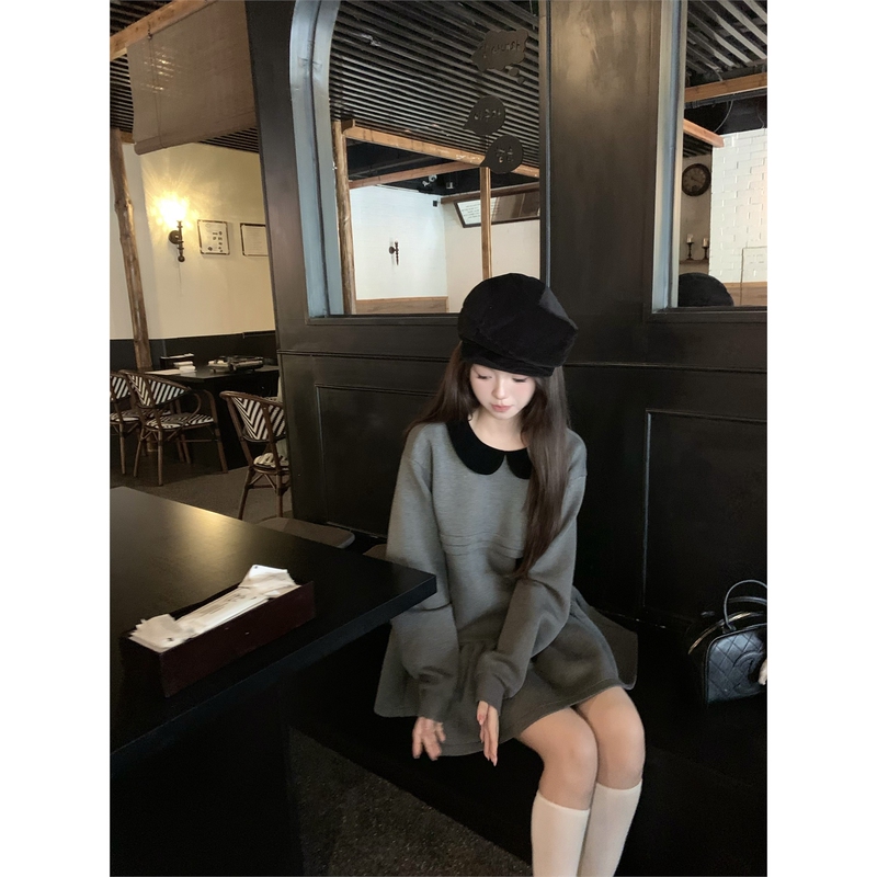 Zhang Bao Bao Sweet and Youthful Air Layer Sweatshirt Dress with Patchwork Doll Collar, Petite and Youthful Straight Dress Zhang Bao Bao Sweet and Youthful Air Layer Sweatshirt Dress with Patchwork Doll Collar, Petite and Youthful Straight Dress