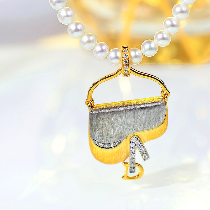 Orchid Jin jewelry 18K gold bag pendant women's diamond inlaid with universal buckle saddle bag can be worn with clavicle chain