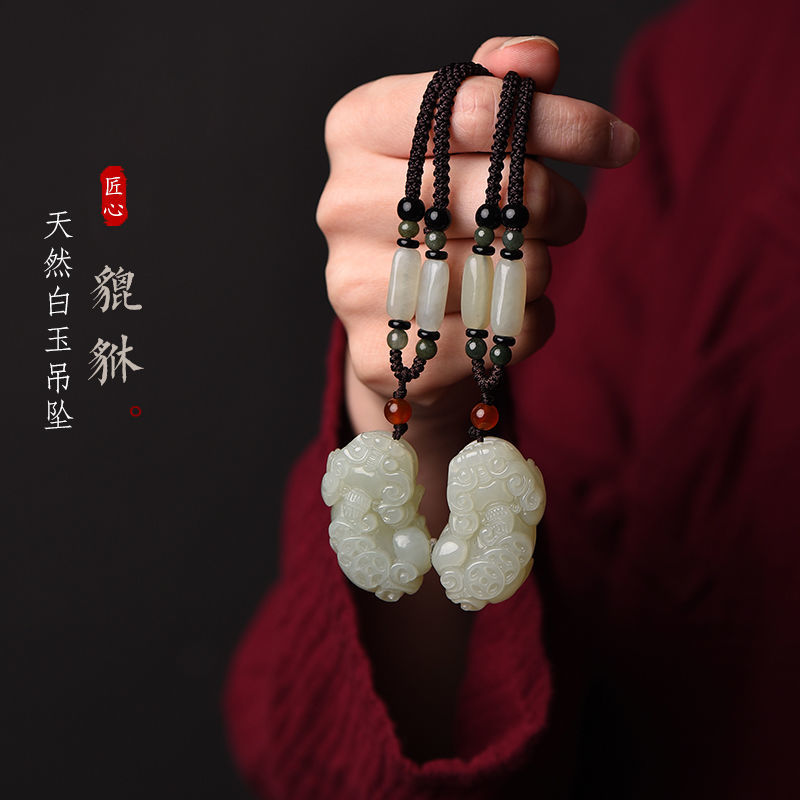 Natural white jade jade jade jade jade crack crack jade jade jade jade crash male and female couple