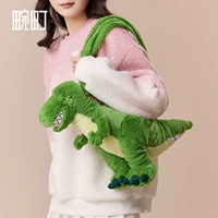 Кукла, зеленый рюкзак