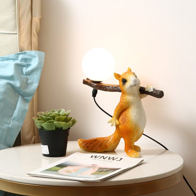 Children's Room Creative Decorative Table Lamp, Cute Cartoon Resin Ornaments, Bedroom Bedside Lamp, Squirrel Night Light for Boys and Girls