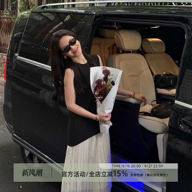 Wang Huanhuan Mslime【Black and White Contrast】Sleeveless Fake Two-Piece Dress Pleated Half-Body Slimming Elegant Long Dress Wang Huanhuan Mslime【Black and White Contrast】Sleeveless Fake Two-Piece Dress Pleated Half-Body Slimming Elegant Long Dress