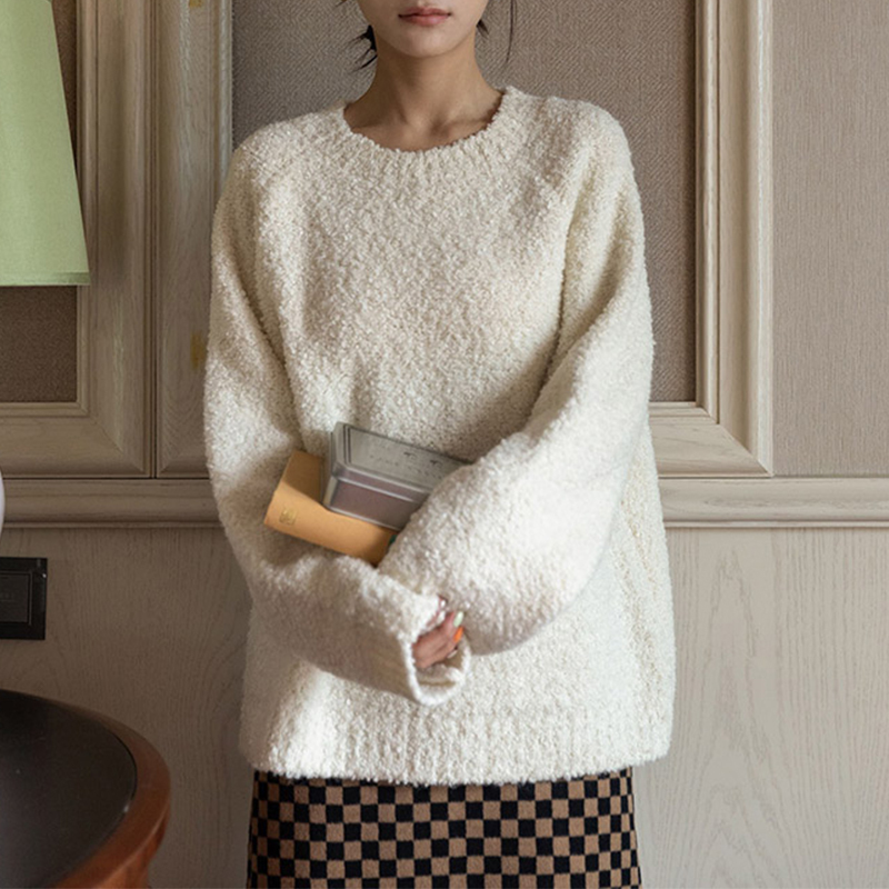 Japanese-Style Lazy Retro White Sweater for Women, Autumn and Winter Inner Wear, High-End and Super Pretty, Half-Velvet Thickened Knit Top