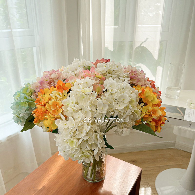 In retro-making old simulation flower embroidery ball flower simulation flower clothing shop window room window decoration