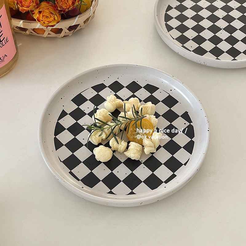 ins minimalist design sense checkerboard gagger ink steak dishes restaurant small crowd-looking cutlery to swing a pasta dish 