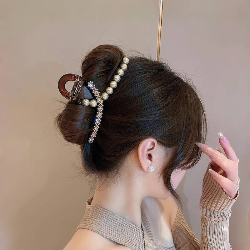 Outlet Brand Clearance Discount, Retro Pearl-Encrusted Diamond Gripper, Exquisite, Compact and Versatile Accessories