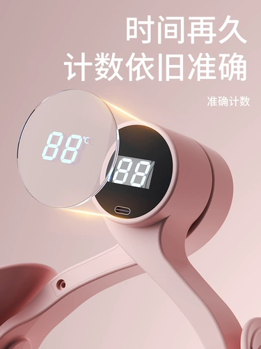 Тренер из нижней части мышечной массы, мебевая ноги, зажимая ноги и тощий артефакт Кергель после игры, восстановив внутреннюю сторону бедра