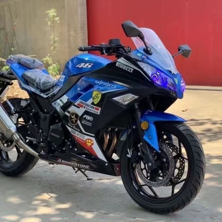 Вторичное оригинальное локомотив 200cc Маленький Ниндзя Маленький Дисплей Автомобиль Топливо Улица Транспорт Горизонтальная Линия Мотоцикл