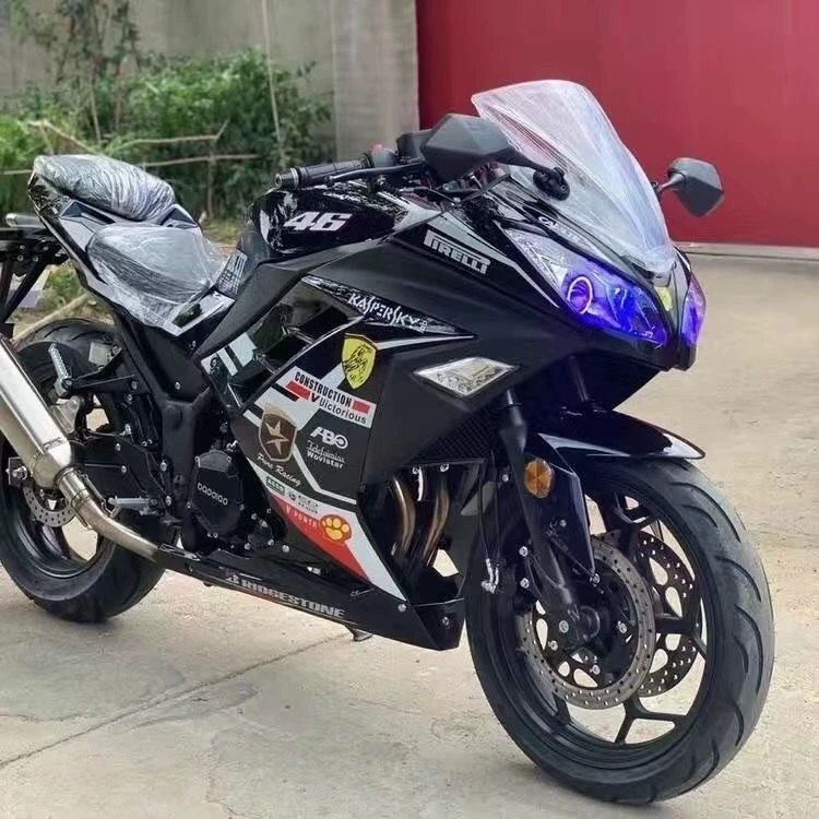 Вторичное оригинальное локомотив 200cc Маленький Ниндзя Маленький Дисплей Автомобиль Топливо Улица Транспорт Горизонтальная Линия Мотоцикл