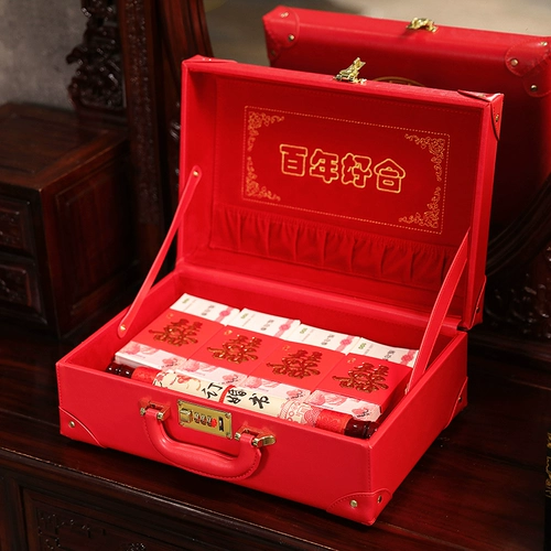 Красный чемодан для невесты, подарочная коробка