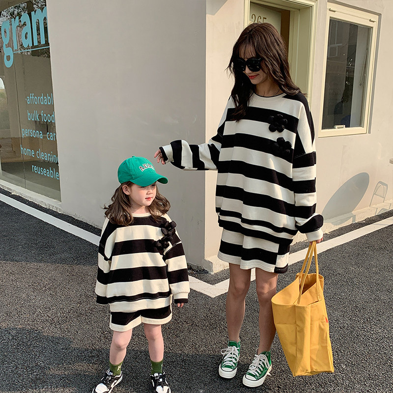 Pro-Sub-Spring Dress Mother Women's Dress Striped Casual Blouse Suit Foreign Pie Korean Version Spring Summer 2022 New Tide Shorts Two Sets
