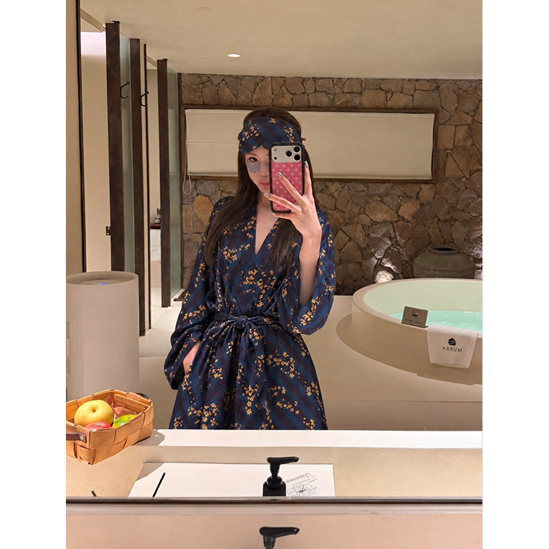 French-Style High-End Retro Floral Twill Nightgown for Women, New Autumn Loose-Fitting Tie-Up Long Home Bathrobe Nightdress French-Style High-End Retro Floral Twill Nightgown for Women, New Autumn Loose-Fitting Tie-Up Long Home Bathrobe Nightdress