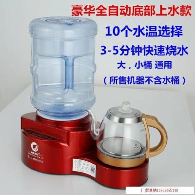 Bàn nhỏ có máy nước nóng lạnh để bàn, quầy pha trà, bình đun nước nóng trên máy, phòng làm việc có cửa đơn dày cho trẻ em. - Nước quả