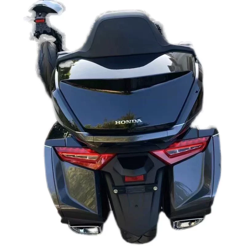 Туринговый мотоцикл Honda Gold Wing 1800 см³ — люксовый крейсер для дальних поездок с кофрами