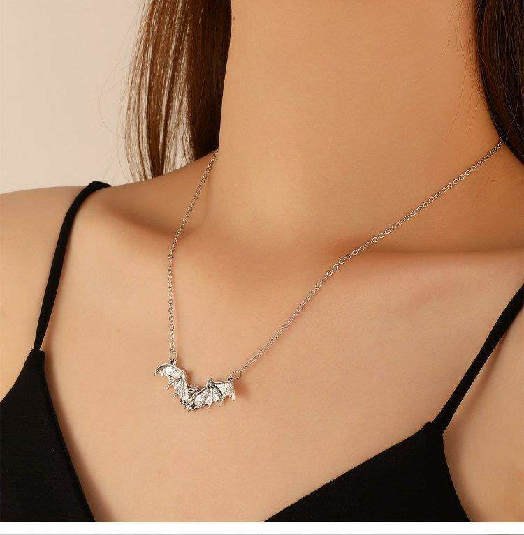Gothic Punk Bat Necklace - Halloween Bat Pendant Jewelry for Women O1CN01C6NTws1WmeMyH0vKy !!2210486742831