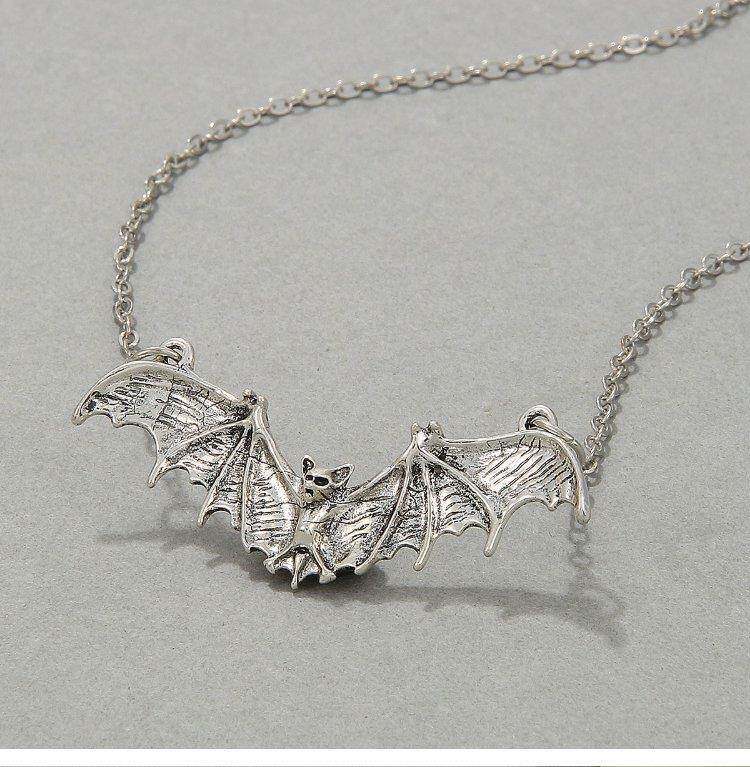 Gothic Punk Bat Necklace - Halloween Bat Pendant Jewelry for Women O1CN01LKINrq1WmeMxExGdv !!2210486742831