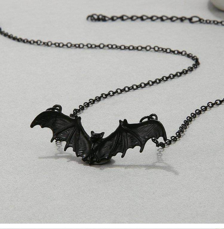 Gothic Punk Bat Necklace - Halloween Bat Pendant Jewelry for Women O1CN01VaVRQG1WmeMxK6mBr !!2210486742831