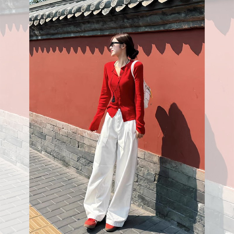 Petite Korean-Style Red Short Cardigan Sweater Jacket for Women, Autumn and Winter Outfit, Slim-Fit Knit Top Petite Korean-Style Red Short Cardigan Sweater Jacket for Women, Autumn and Winter Outfit, Slim-Fit Knit Top