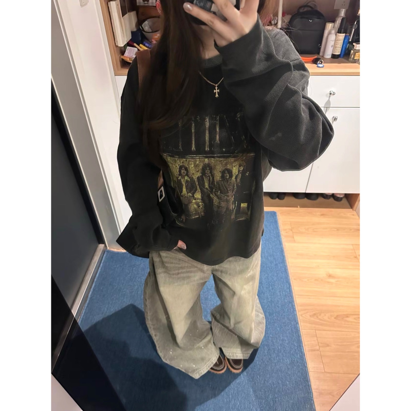 Black Vintage Washed Waffle Knit Long-Sleeve T-Shirt for Women, Spring and Autumn Design, Casual Round Neck Pullover Top Black Vintage Washed Waffle Knit Long-Sleeve T-Shirt for Women, Spring and Autumn Design, Casual Round Neck Pullover Top