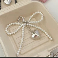 Из жемчуга, с бантиком