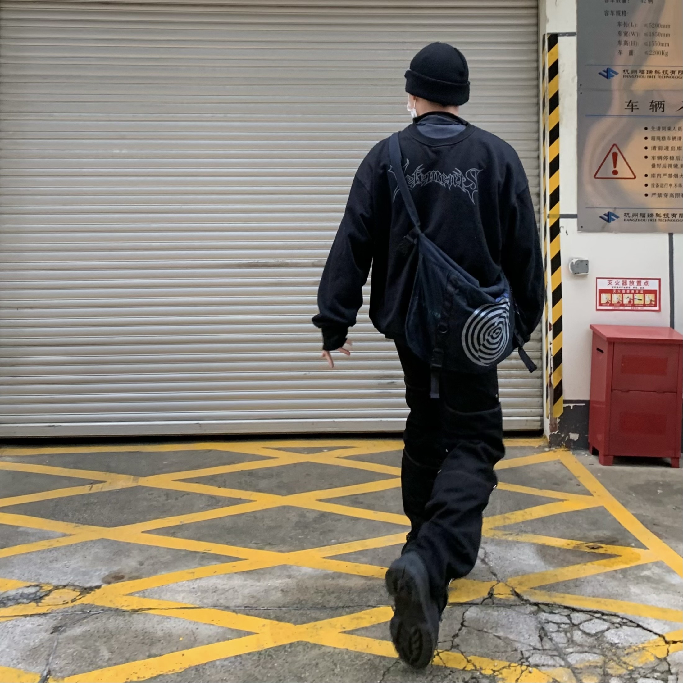 UNDERCOVER 06ss漩涡溶解流浪包:复古潮流的完美融合!-男士包袋-淘宝好物网
