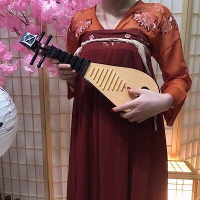 Hanfu Ancient Wind Photo Props Pipa Musical Instrument Photo Gallery Ancient Dress Shooting Pendulum in the National Wind Children's Performance Emulation Violin