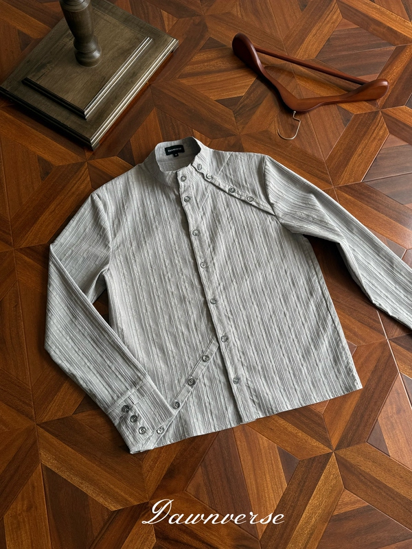 Dawnverse'Silver Bone' Textured Silver-Gray High-Neck Regular Shoulder Plaid Shirt with an Elegant Old-Money Style Dawnverse'Silver Bone' Textured Silver-Gray High-Neck Regular Shoulder Plaid Shirt with an Elegant Old-Money Style