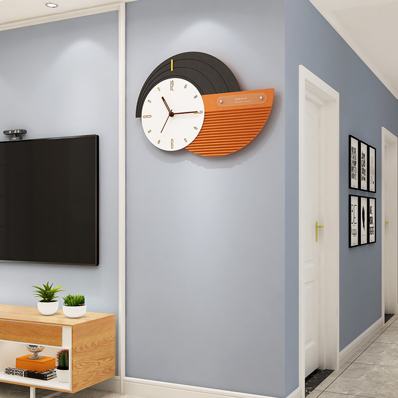New modern high-end light luxury wall clock art simple Japanese clock living room household wooden fashion decorative clock