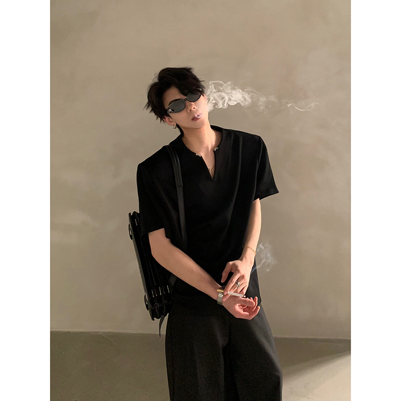 Linyiluck/Summer High-End V-Neck Metal Embellished Shoulder Pad Short-Sleeve T-Shirt for Men, Cool and Loose Half-Sleeve Top Linyiluck/Summer High-End V-Neck Metal Embellished Shoulder Pad Short-Sleeve T-Shirt for Men, Cool and Loose Half-Sleeve Top