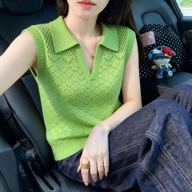 2026 Summer New Style Green Polo Collar Hollow-Out Knit Top for Women, Sleeveless Design, Niche Style, Green Inner Wear 2026 Summer New Style Green Polo Collar Hollow-Out Knit Top for Women, Sleeveless Design, Niche Style, Green Inner Wear