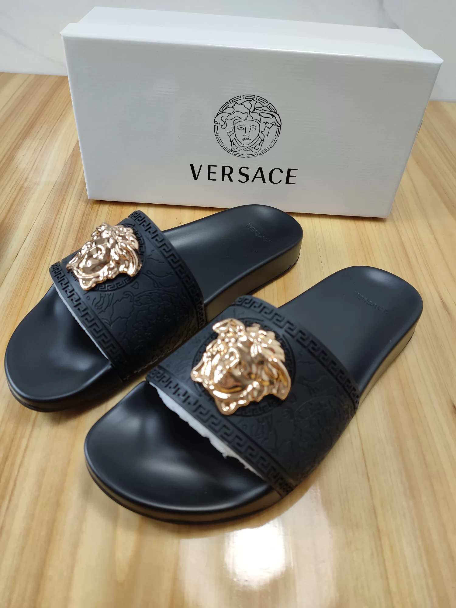 Versace, современные летние шлепанцы для мужчин и женщин, простой и элегантный дизайн