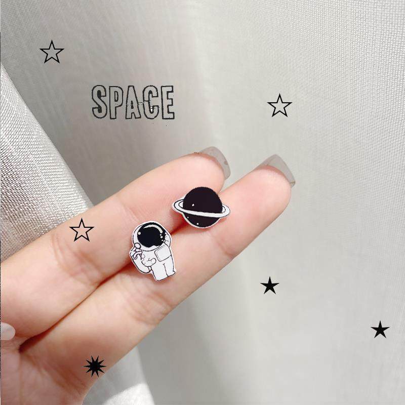 Asymmetrical Astronaut Magnet Ear Clip Without Earhole Female Brief small student Magnet Ear Needle Clips Earrings