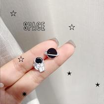 Asymmetric astronaut magnet earclip earless female simple small student magnet earring clip earring