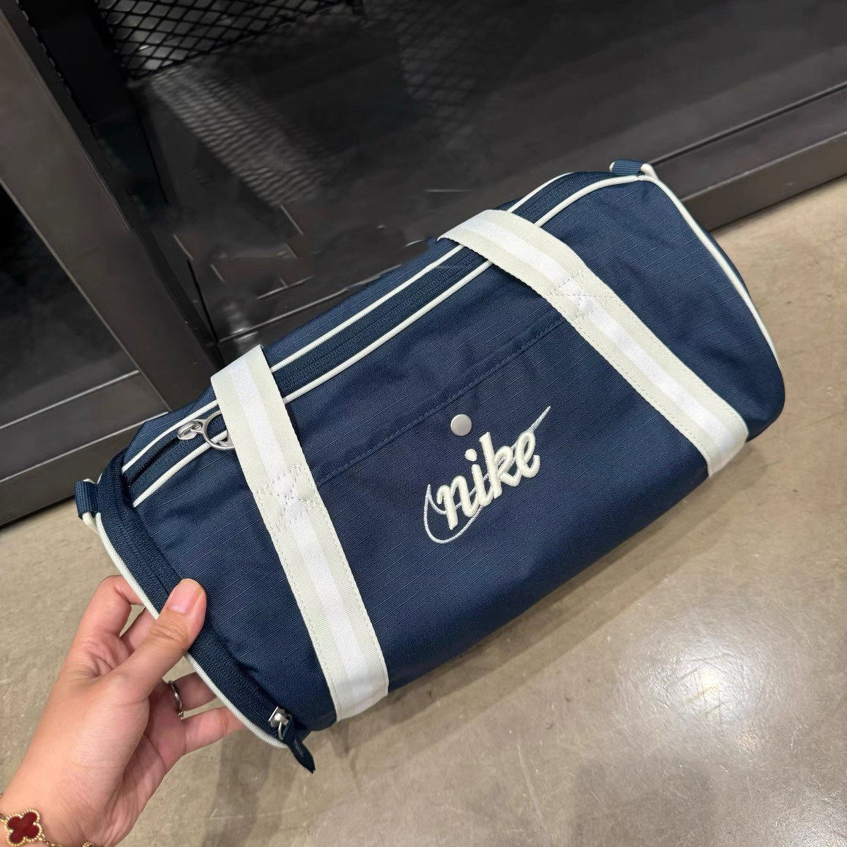 Nike Men's and Women's Bag Shoulder Bag 24 Summer Sports Outdoor Large Capacity Fitness Bag Yoga Casual Crossbody Bag DR6261