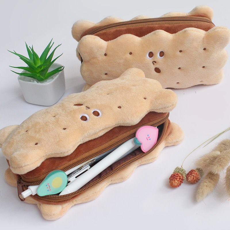 In creative cute Hanka Tong cookie pencil bag plush girl heart student collects large capacity