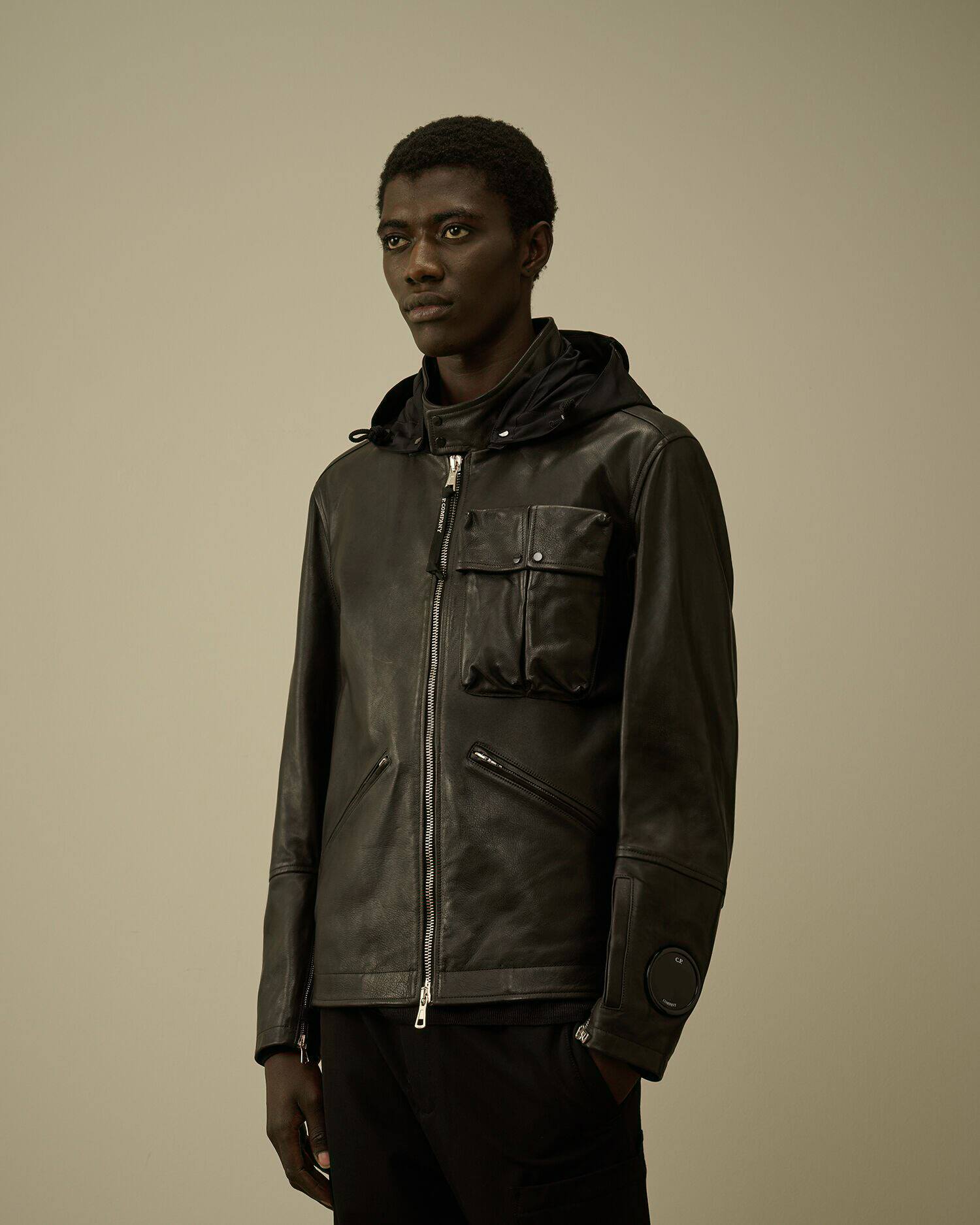 C.P.COMPANY FW25 съемный капюшон локомотив кожаная одежда куртка пальто 19CMOW297A Cpcompany/Compaq 