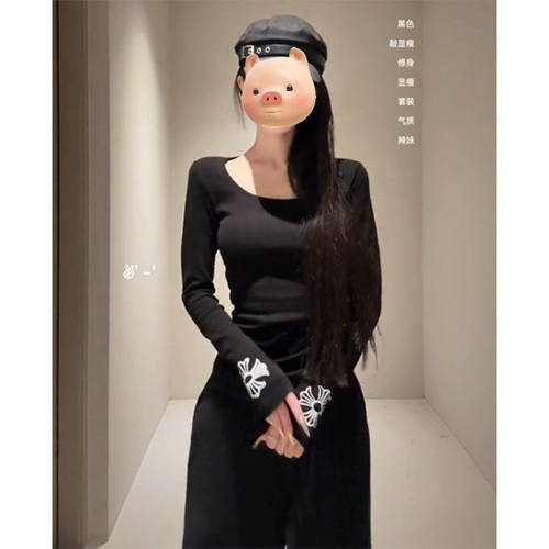 Черный флисовый демисезонный базовый приятный телу лонгслив, облегающий крой