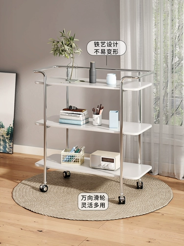 Датский дизайнерский средний средний достопримечательности. Маленькое доверие поставило на полку