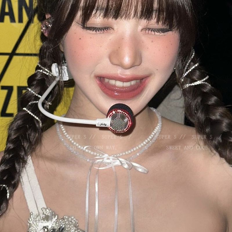 Ballet-style bow pearl layered necklace for women, paired with a dress, lace choker, white ribbon clavicle chain.