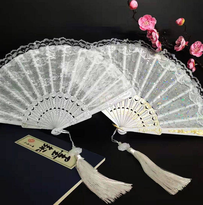 Lace fan female summer small fresh tassel folding fan retro Chinese style cheongsam catwalk dance fan photo photography props